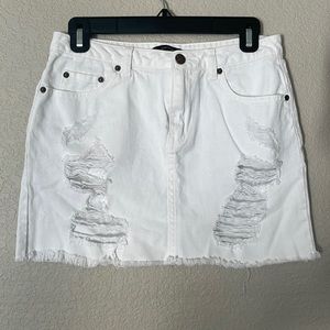 Women’s Forever 21 white jean skirt.